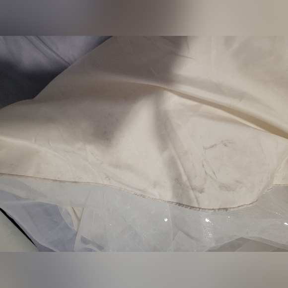 Elegant White Lace Wedding Dress - Picture 11 of 15